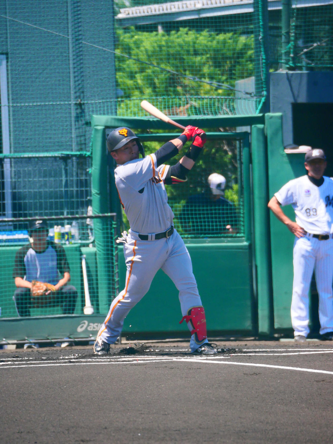 イースタン・リーグ、ロッテ対巨人　第1打席は空振り三振だった巨人浅野（撮影・上田悠太）