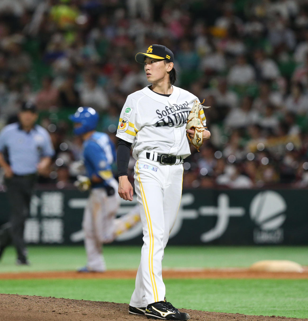 ソフトバンク対日本ハム　7回表日本ハム2死、大津は江越に左越え本塁打を浴びる（撮影・冨田成美）