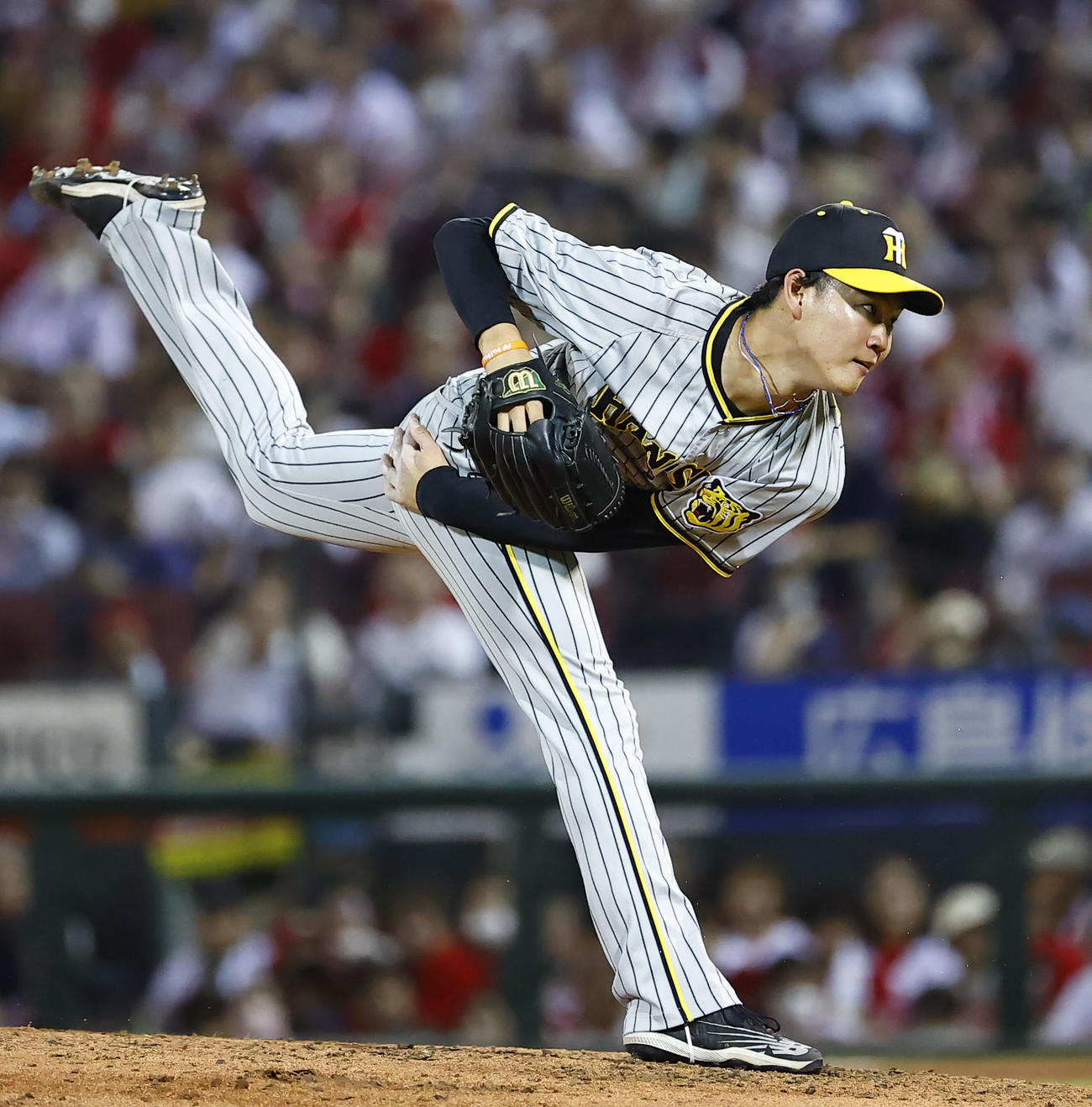 広島対阪神　8回2番手で登板した阪神及川（撮影・藤尾明華）