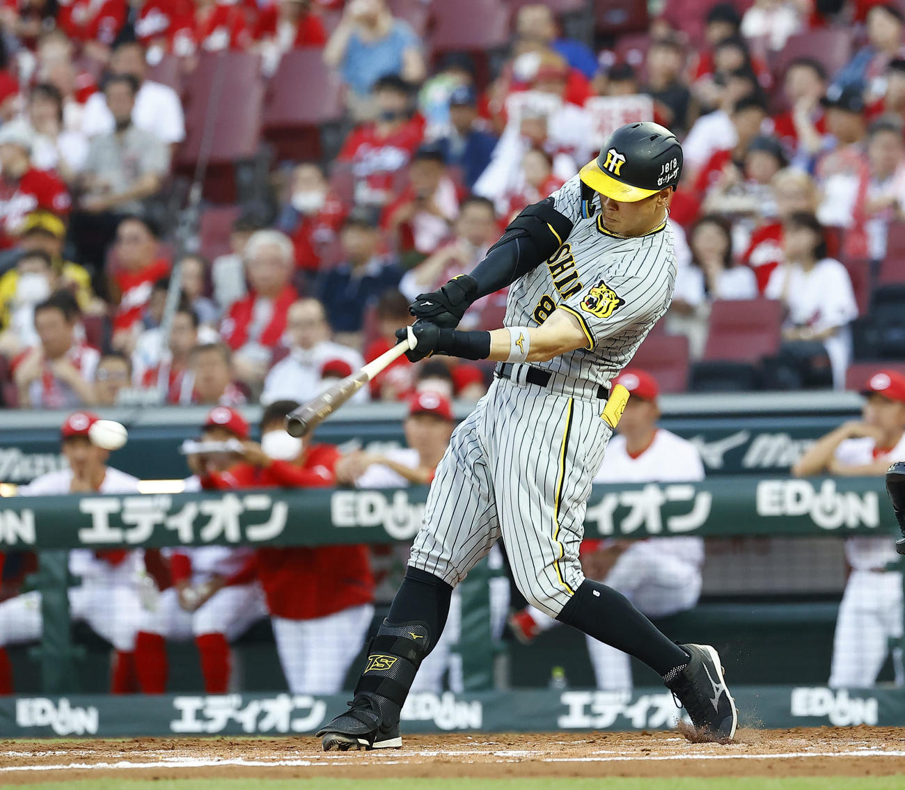 広島対阪神　4回表阪神2死、佐藤輝が右前に安打を放つ（撮影・藤尾明華）
