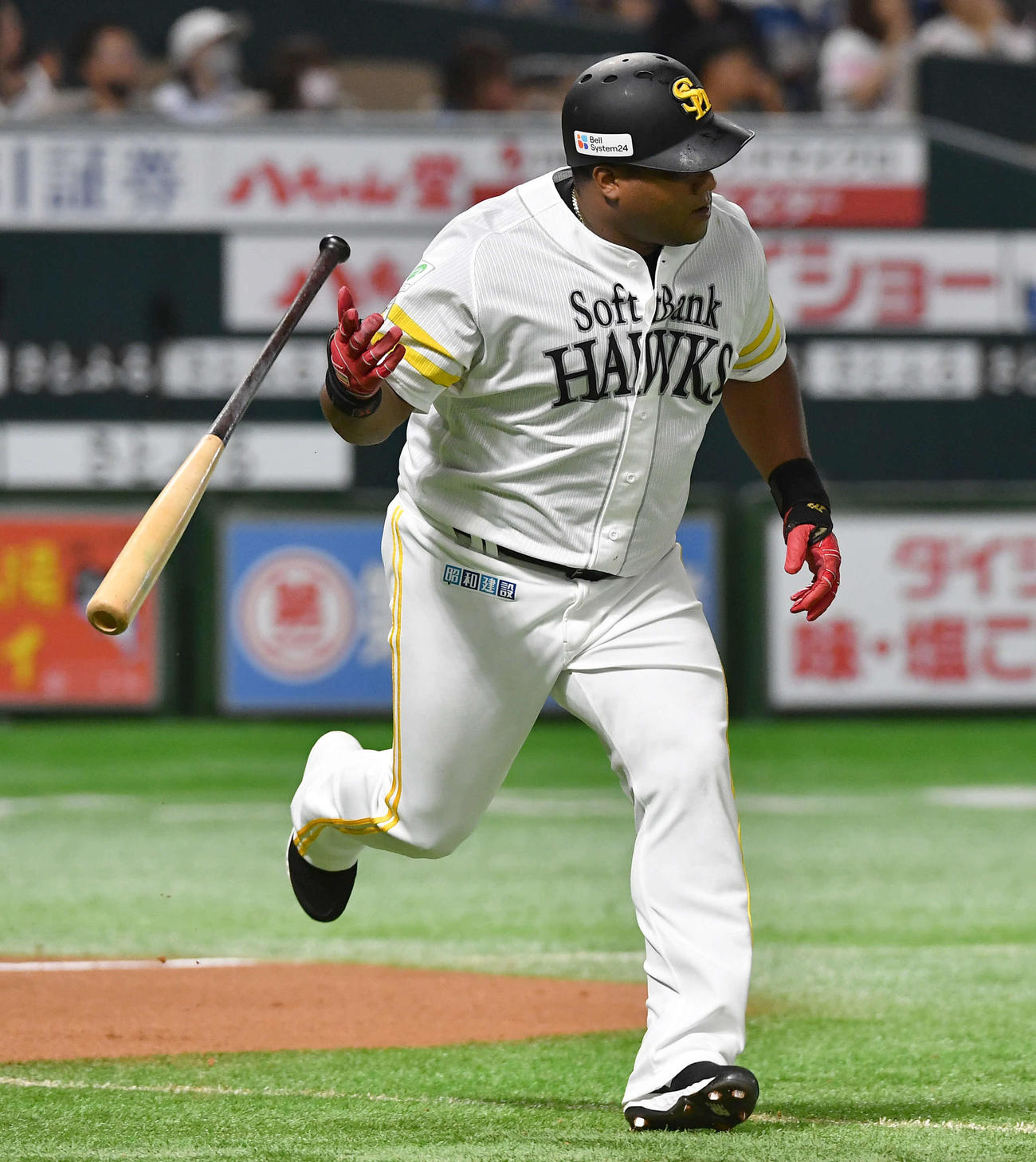 ソフトバンク対日本ハム　6回裏ソフトバンク1死、デスパイネは中前安打を放つ（撮影・岩下翔太）