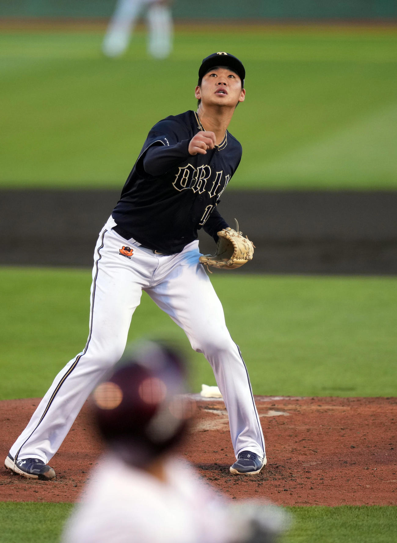 楽天対オリックス　2回裏楽天1死、辰巳を三飛に打ち取るオリックス先発の山下（撮影・狩俣裕三）