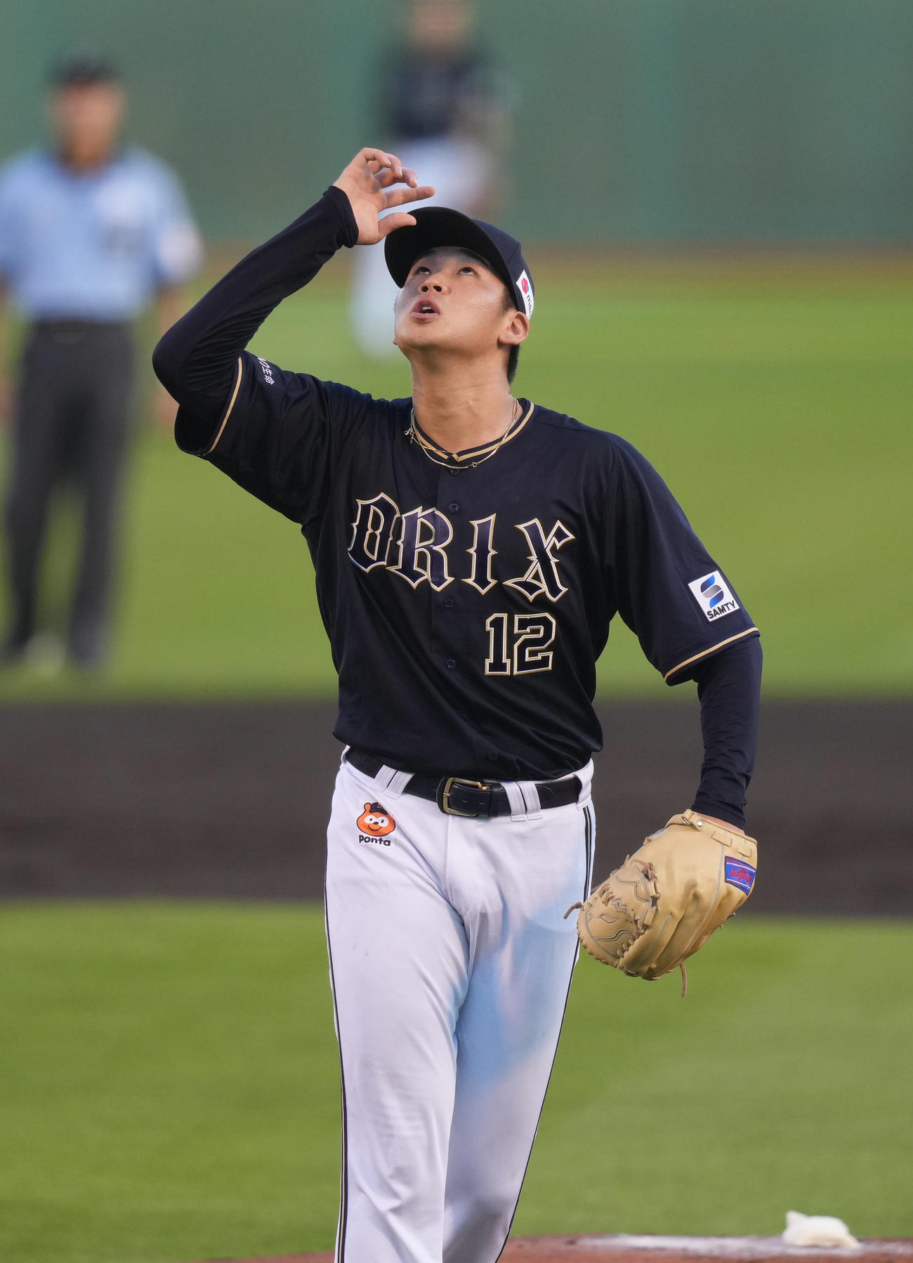 楽天対オリックス　2回裏楽天1死、辰巳を三飛に打ち取るオリックス先発の山下（撮影・狩俣裕三）