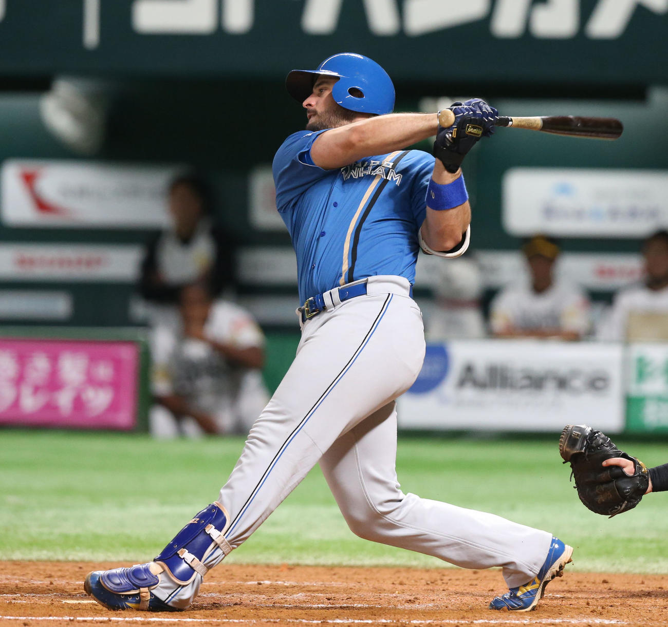 ソフトバンク対日本ハム　8回表日本ハム2死二塁、マルティネスは右前適時打を放つ（撮影・冨田成美）