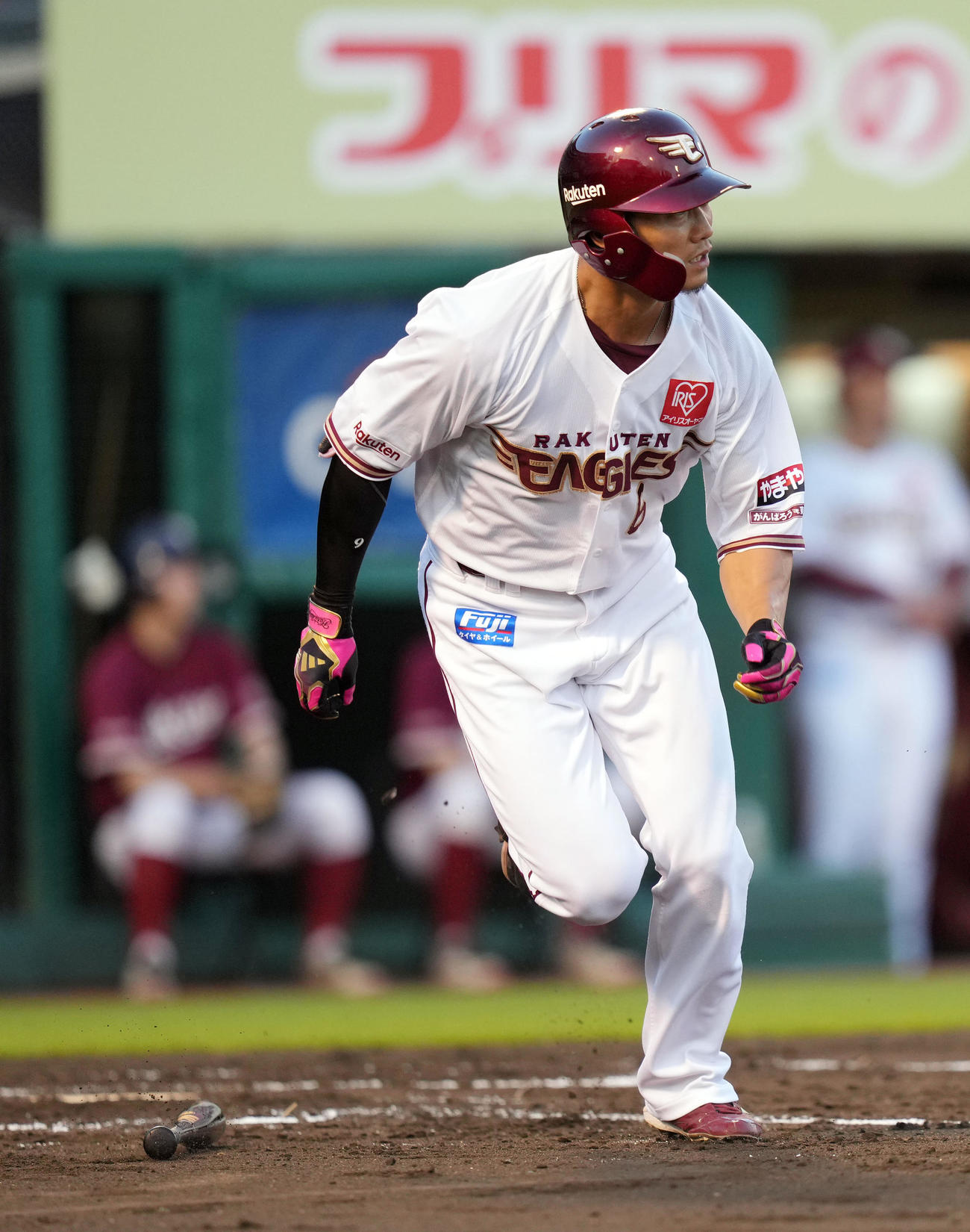 楽天対オリックス　3回裏楽天無死、中前打を放つ西川（撮影・狩俣裕三）