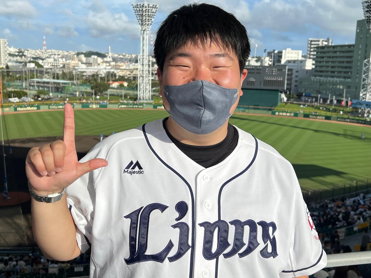 特に目元が本家中村剛也に似ている「西武ファンのおかわり君」隈崎公大さん（撮影・金子真仁）