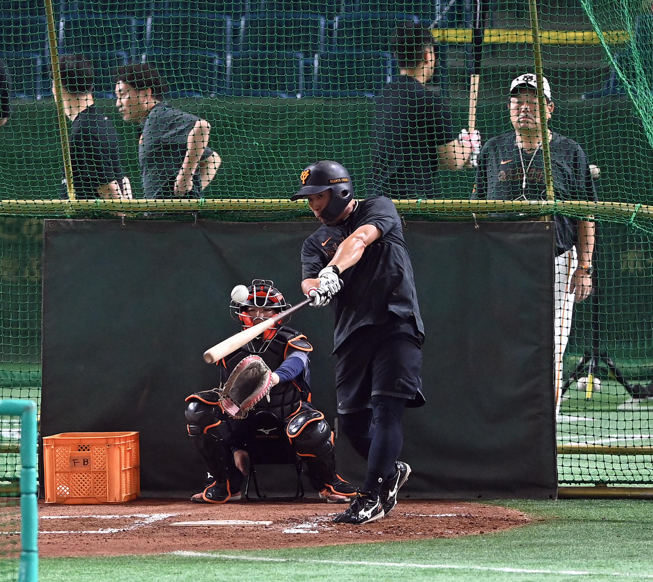 試合前練習でフリー打撃を行った巨人浅野（撮影・たえ見朱実）