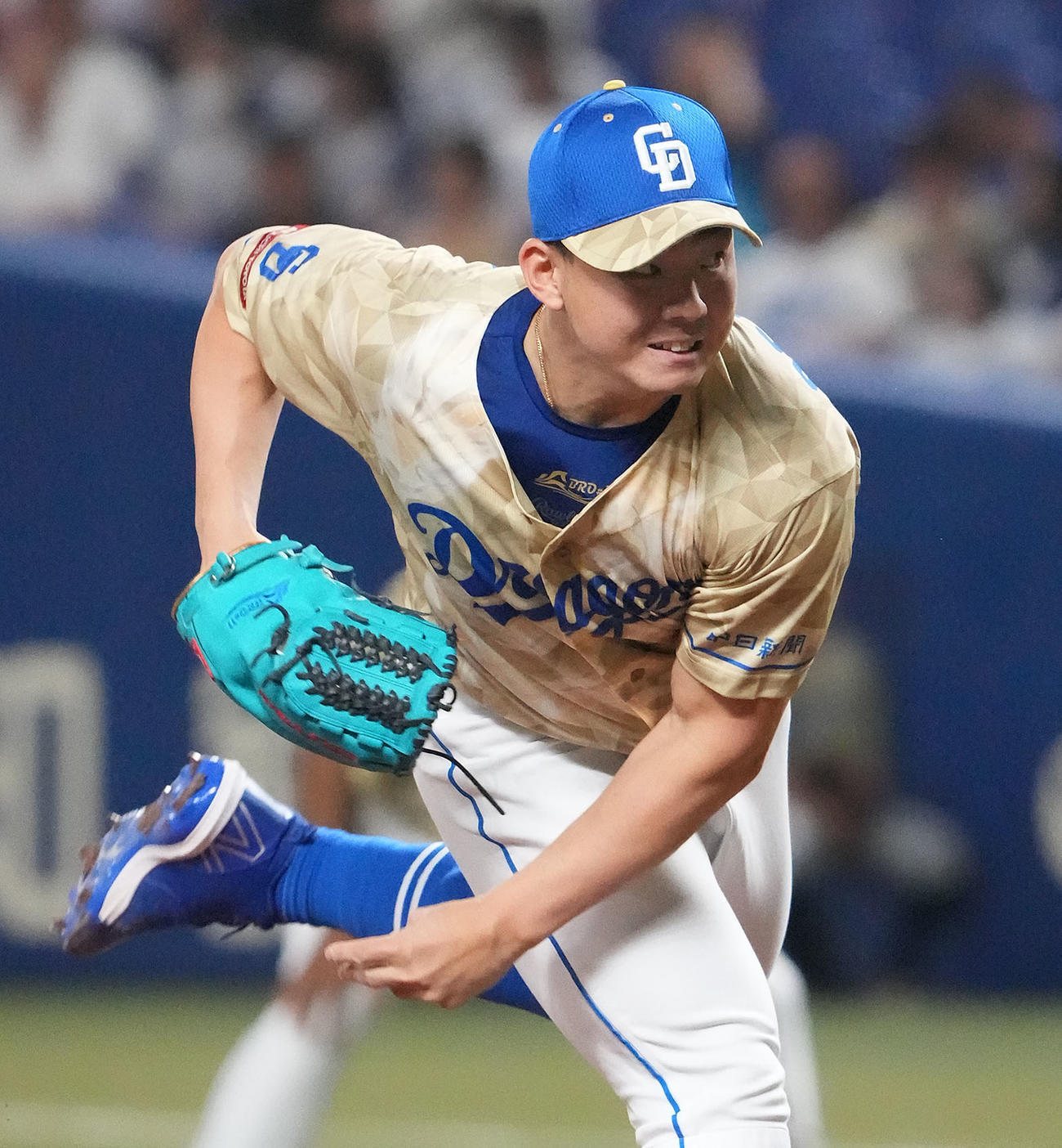 中日対広島　1回表、登板する中日先発の小笠原（撮影・森本幸一）