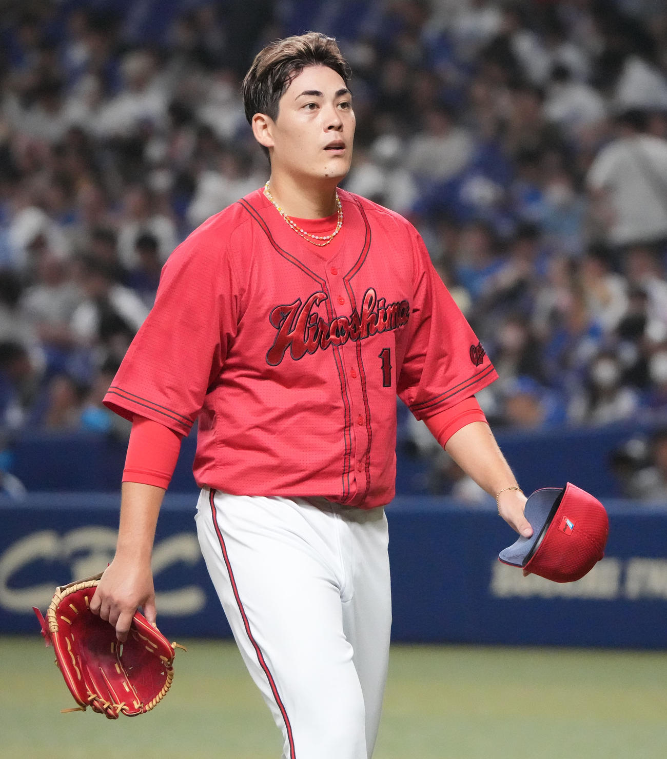 中日対広島　1回終了、ベンチへ戻る九里（撮影・森本幸一）