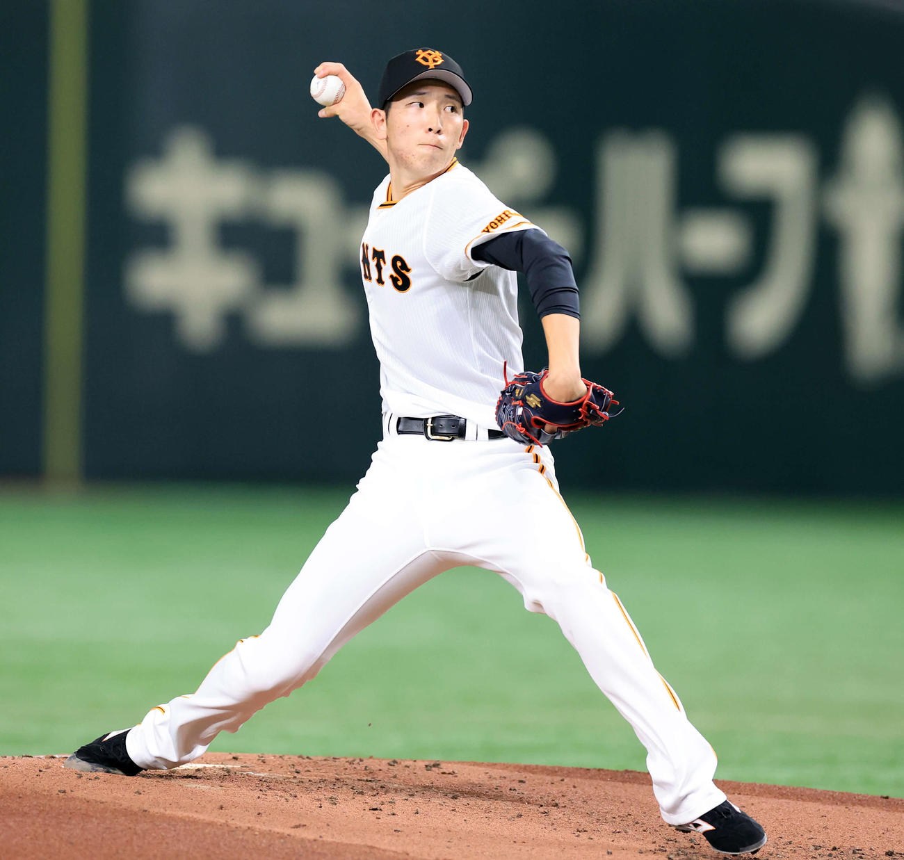 巨人対DeNA　力投する巨人先発の戸郷（撮影・浅見桂子）