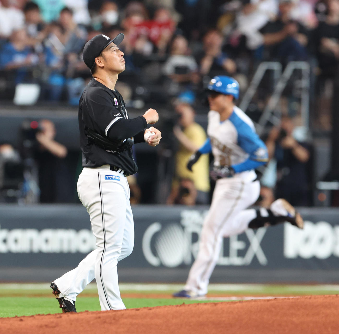 日本ハム対ロッテ　1回裏日本ハム1死、清宮に中越え本塁打を浴びる美馬（撮影・佐藤翔太）