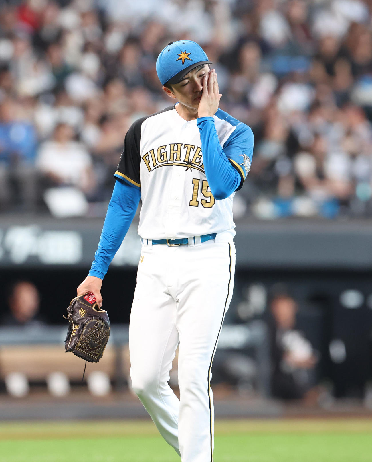 日本ハム対ロッテ　7回表途中で降板する上沢（撮影・佐藤翔太）