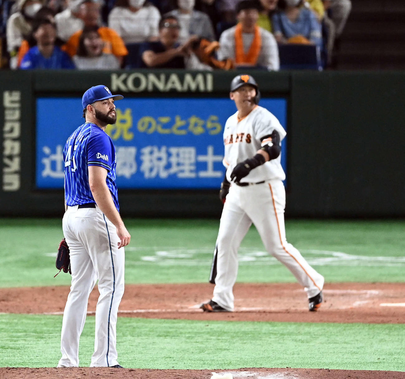 巨人対DeNA 5回裏巨人1死二塁、中田翔に2点本塁打を浴びるガゼルマン（撮影・たえ見朱実）