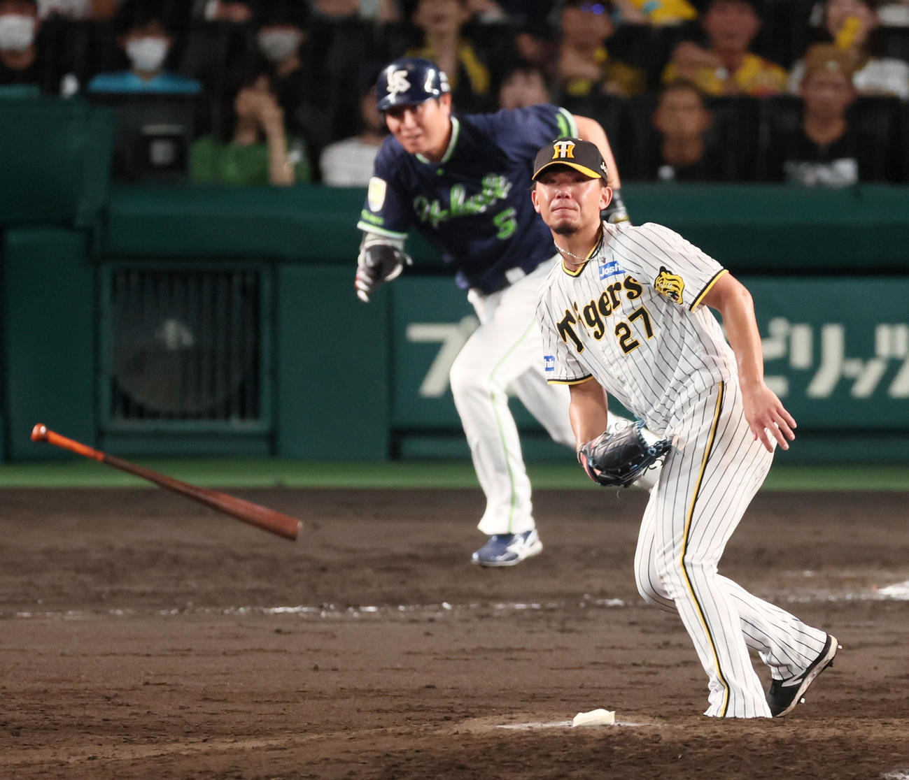 阪神対ヤクルト　7回表ヤクルト2死満塁、伊藤将は代打川端に中前勝ち越し2点適時打を浴びる（撮影・加藤哉）