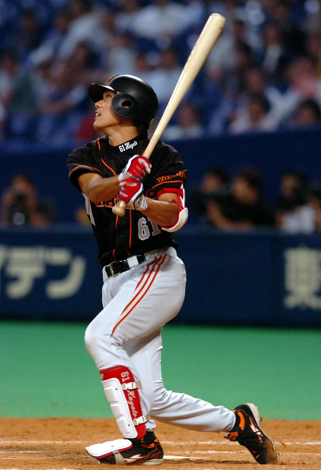 代打坂本勇人は中前2点適時打を放つ（2007年9月6日撮影）