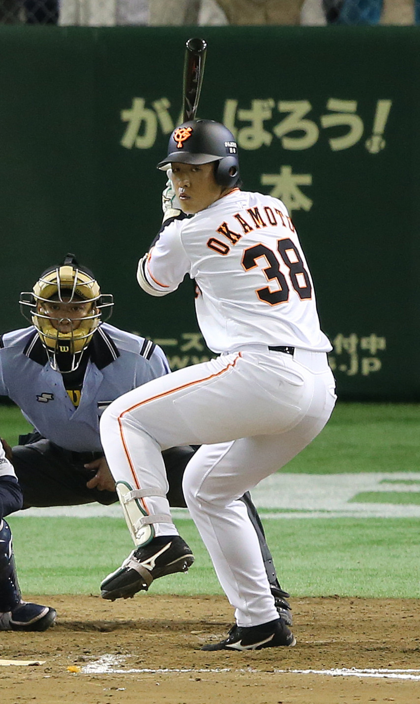 代打でプロ初打席に立つ岡本和真（2015年8月28日撮影）