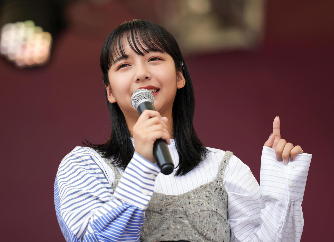 楽天対ソフトバンク　試合前、ボートレースデーのイベントに登場する山之内すず（撮影・狩俣裕三）
