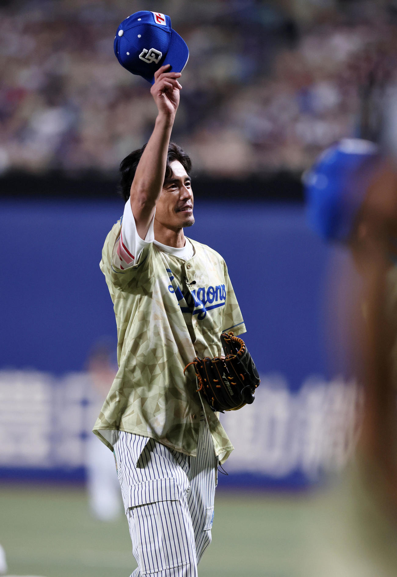 中日対広島　始球式を行った俳優の伊藤英明（撮影・加藤哉）