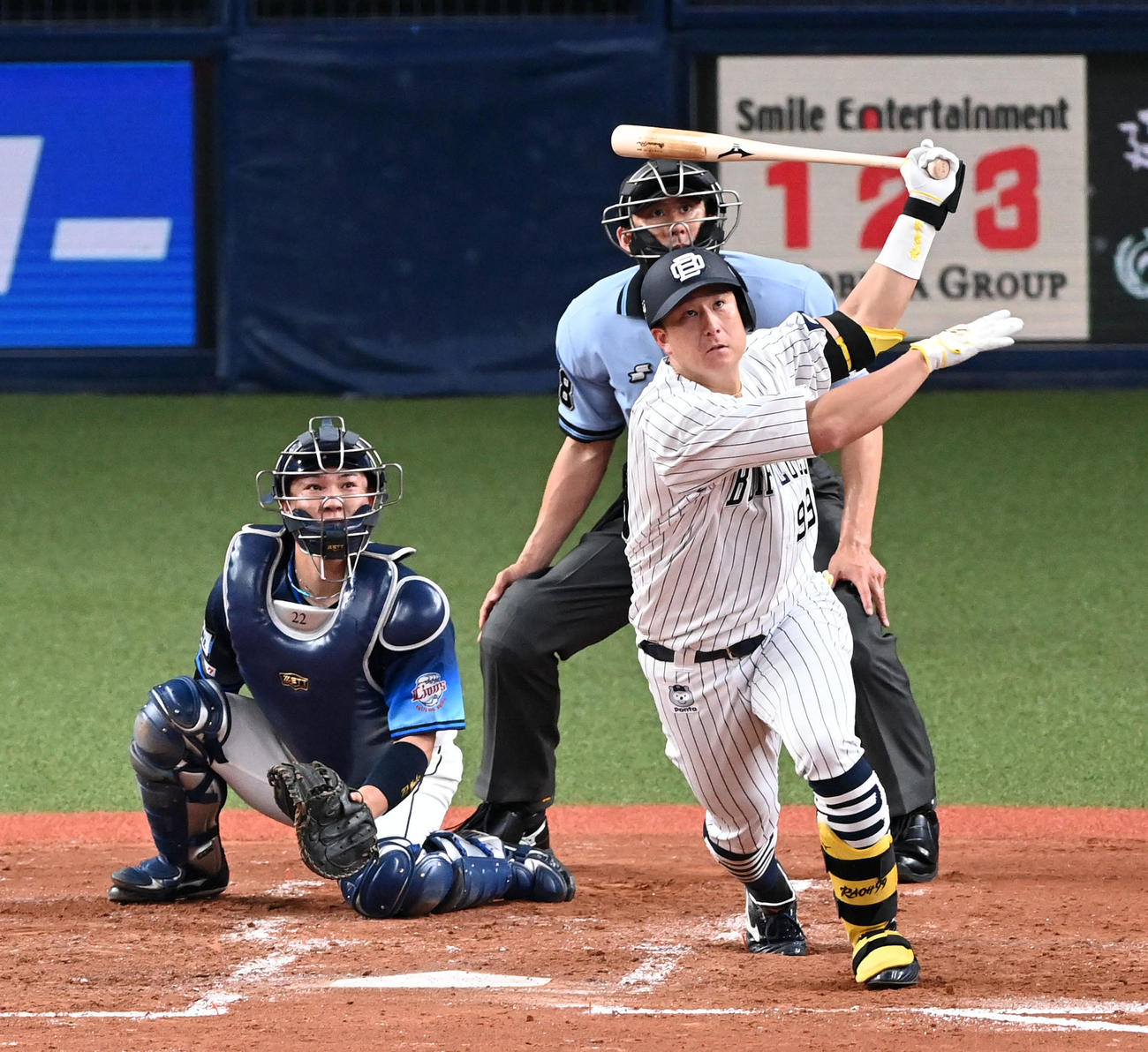 オリックス対西武　3回裏オリックス2死、杉本は中二塁打を放つ（撮影・前岡正明）