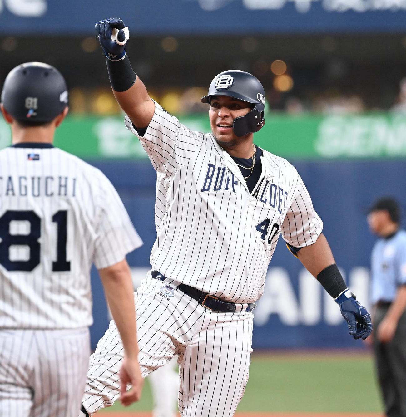 オリックス対西武　6回裏オリックス2死満塁、中前に2点適時打を放ったセデーニョはガッツポーズ（撮影・和賀正仁）