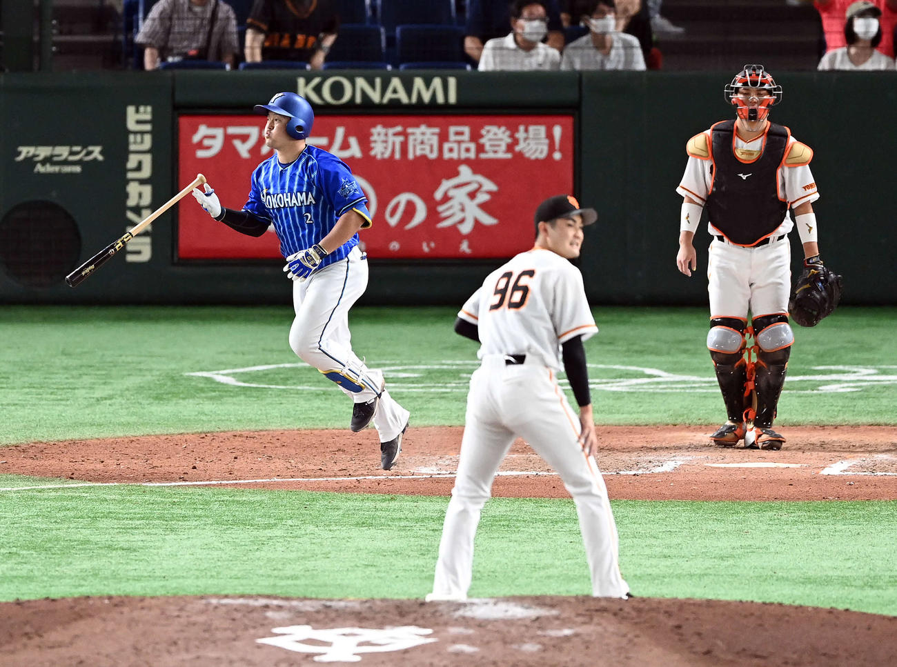 巨人対DeNA　12回表DeNA1死、牧にソロ本塁打を浴びる菊地（撮影・たえ見朱実）