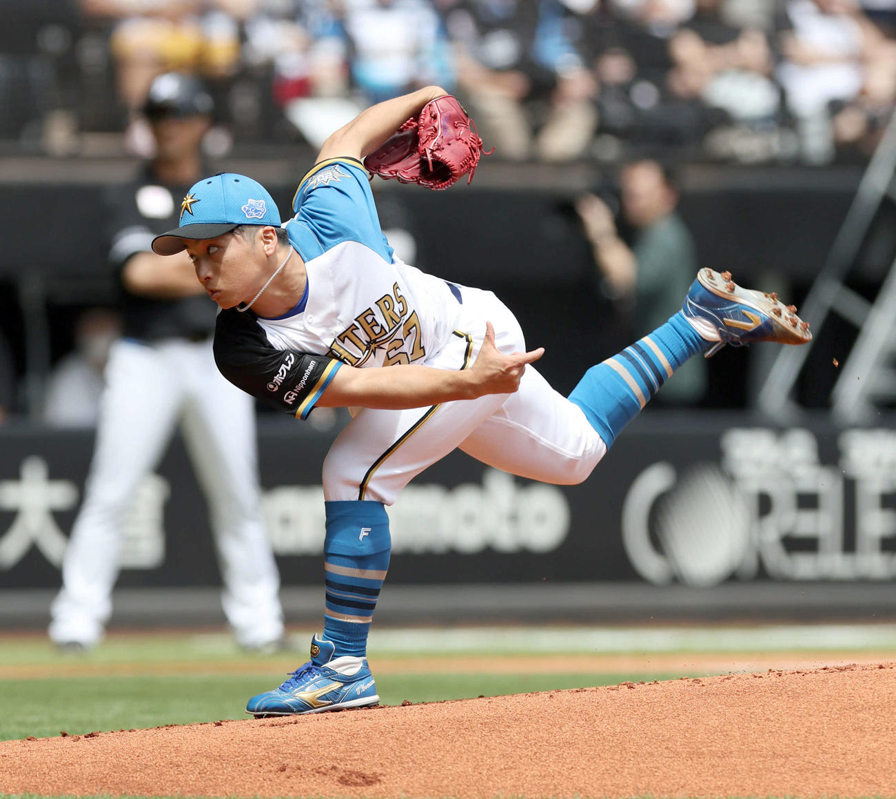 日本ハム対ロッテ　力投する日本ハム先発の山本拓（撮影・佐藤翔太）