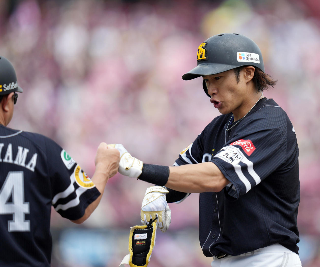 楽天対ソフトバンク　3回表ソフトバンク2死一、三塁、先制適時打を放つ柳田（撮影・狩俣裕三）