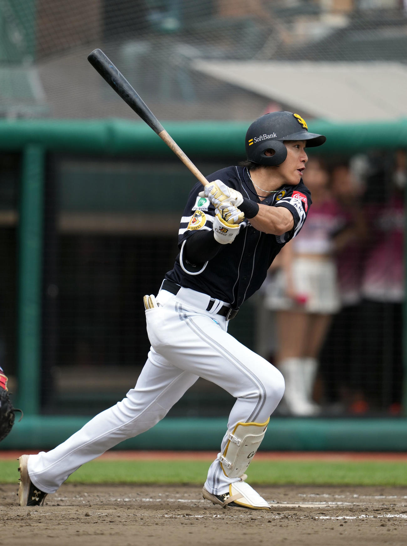楽天対ソフトバンク　3回表ソフトバンク2死一、三塁、先制適時打を放つ柳田（撮影・狩俣裕三）