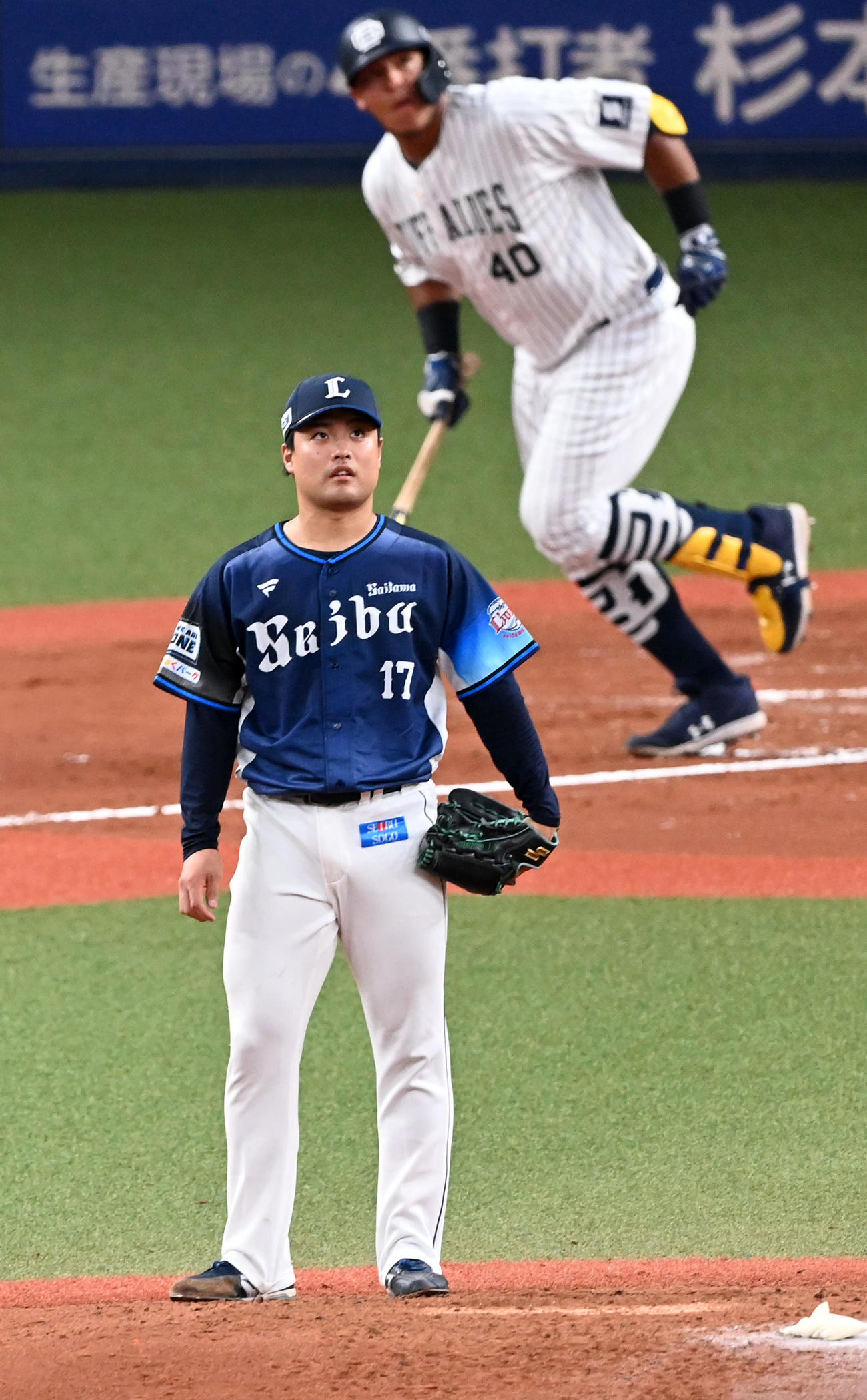 オリックス対西武　3回裏オリックス1死一、三塁、セデーニョに左中間へ3点本塁打を打たれがっくりする西武先発の松本（撮影・前岡正明）