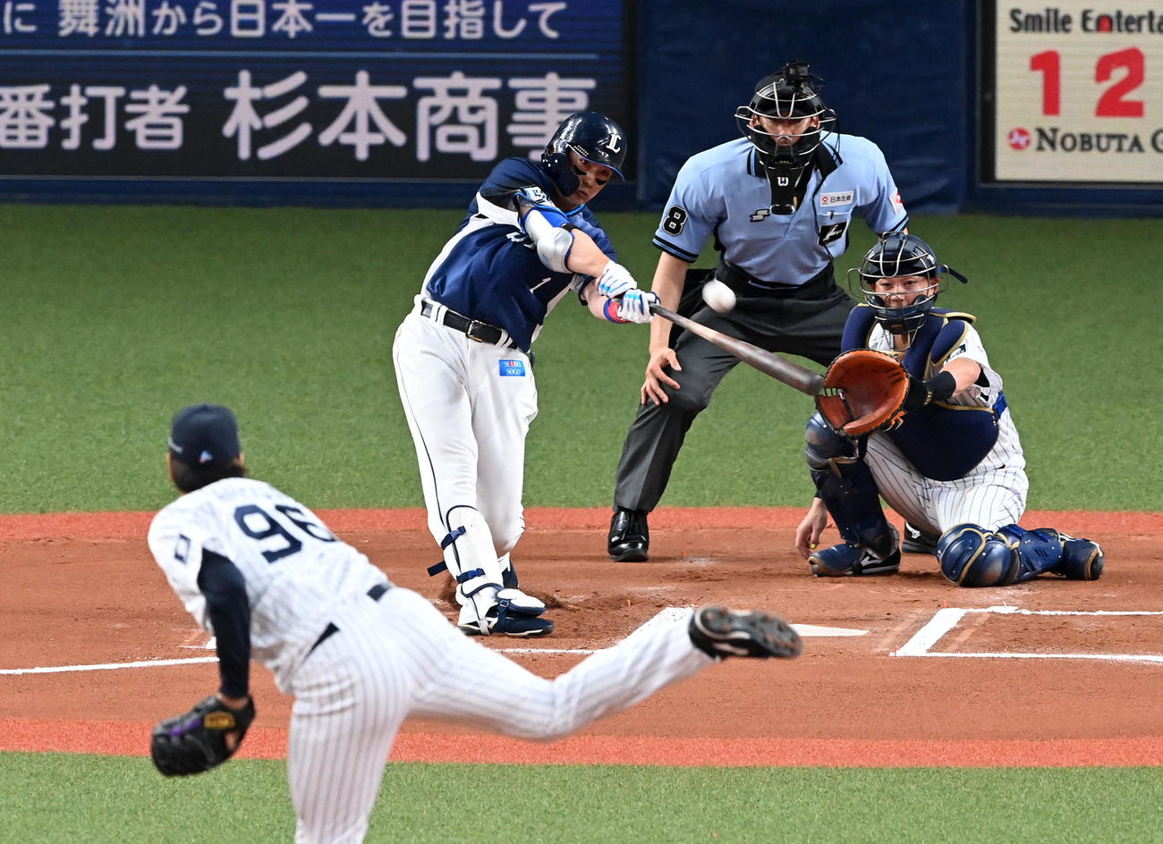 オリックス対西武　6回表西武無死、栗山は右越え本塁打を放つ。投手宇田川（撮影・前岡正明）