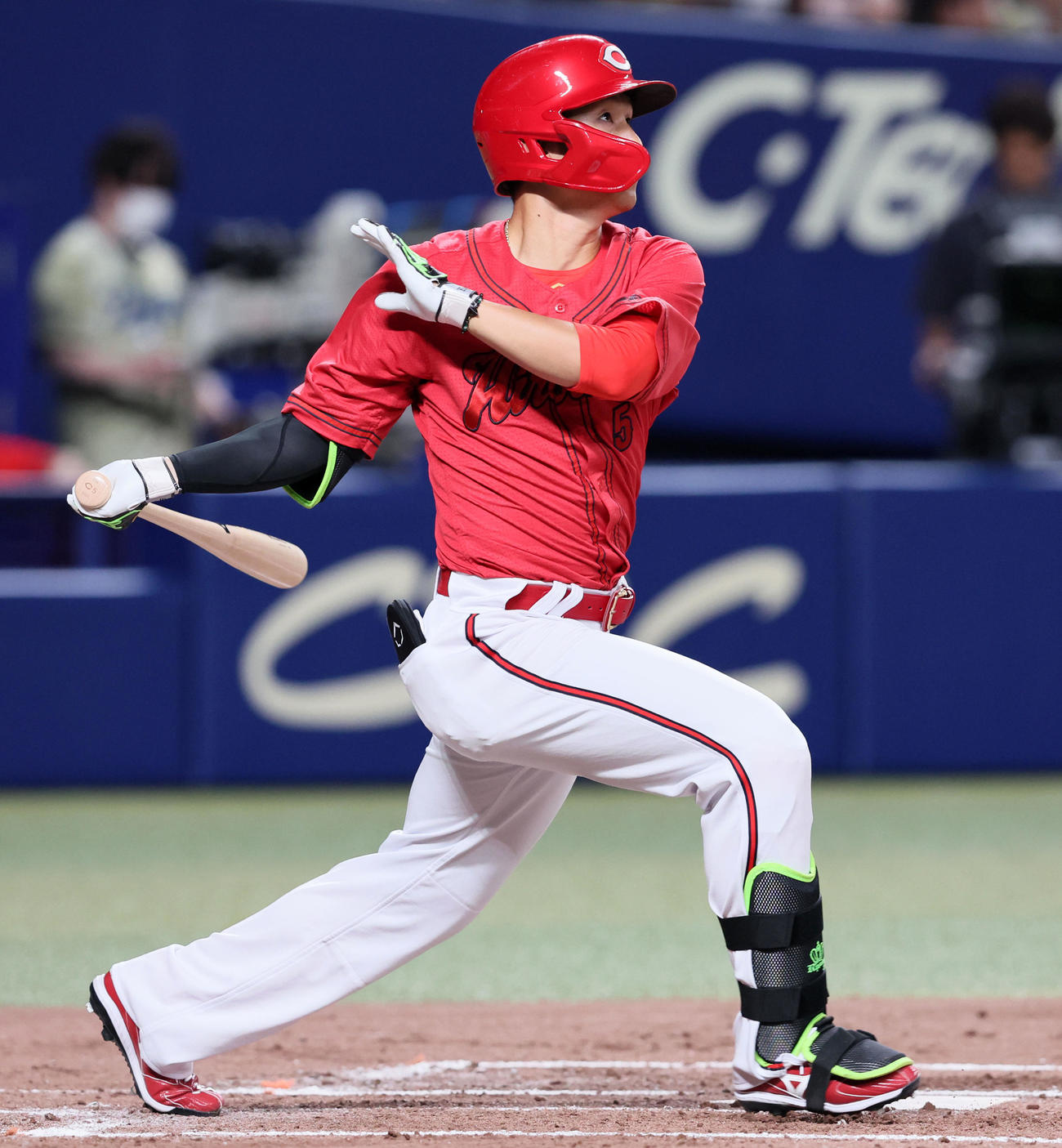 中日対広島　3回表広島2死一、二塁、西川は右越え3点本塁打を放つ（撮影・加藤哉）