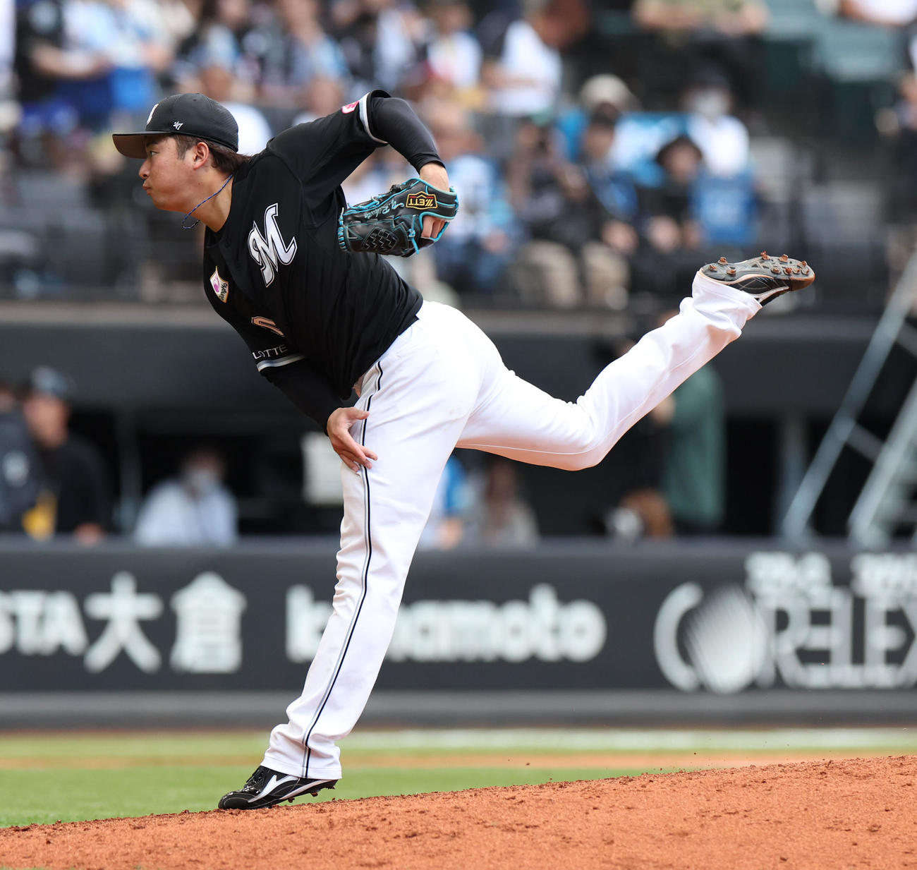 日本ハム対ロッテ　ロッテ3番手の横山（撮影・佐藤翔太）