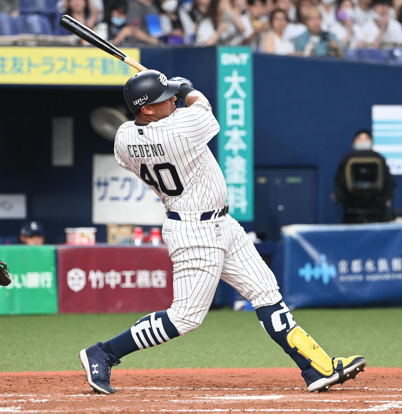 オリックス対西武　3回裏オリックス1死一、三塁、左中間に3点本塁打を放つセデーニョ（撮影・和賀正仁）