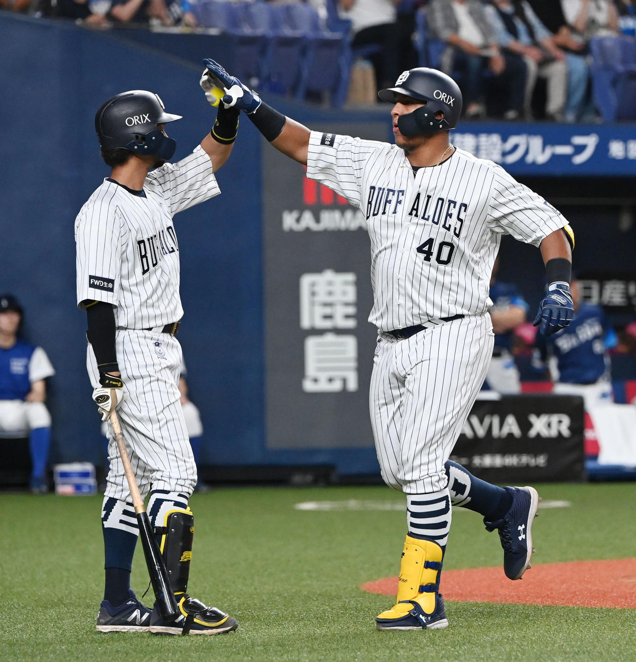 オリックス対西武　3回裏オリックス1死一、三塁、左中間に3点本塁打を放ち生還するセデーニョ（撮影・和賀正仁）