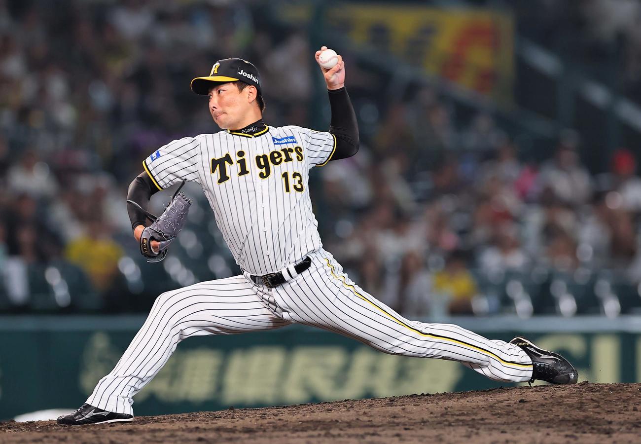 阪神対ヤクルト　最後を締めた岩崎（撮影・上田博志）