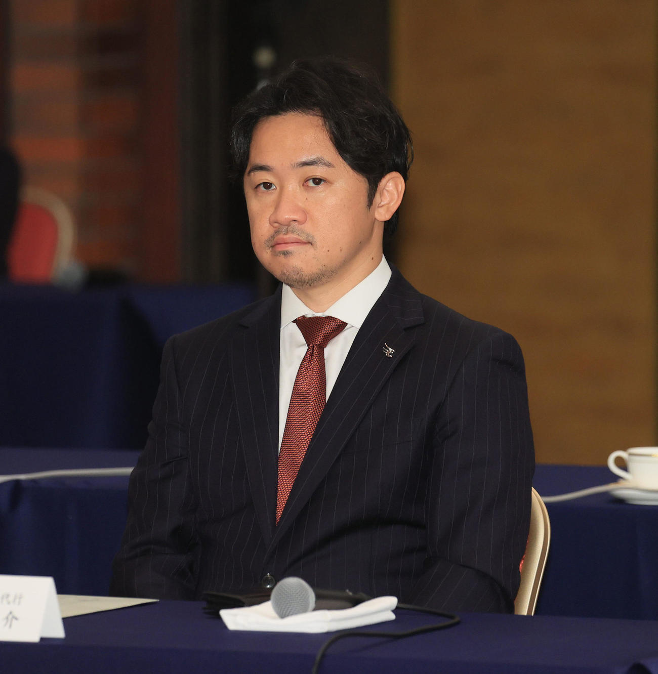 会議に出席する楽天米田陽介オーナー代行（代表撮影）
