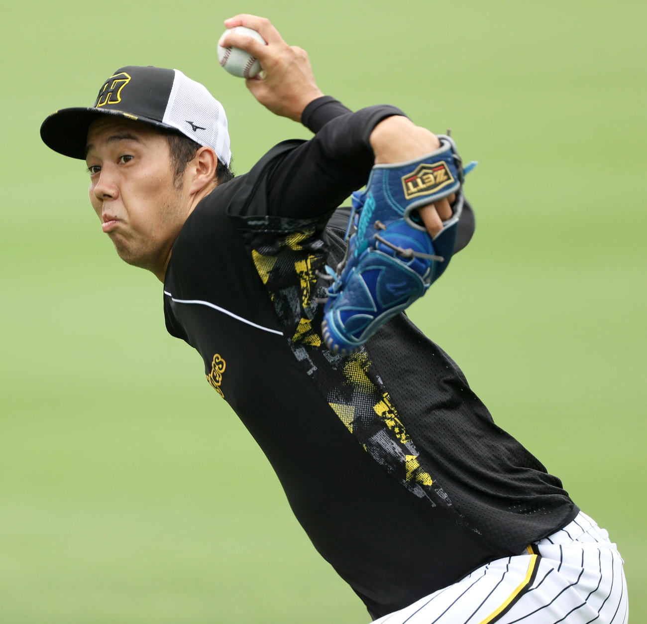 投手指名練習で汗を流す阪神青柳（撮影・上山淳一）