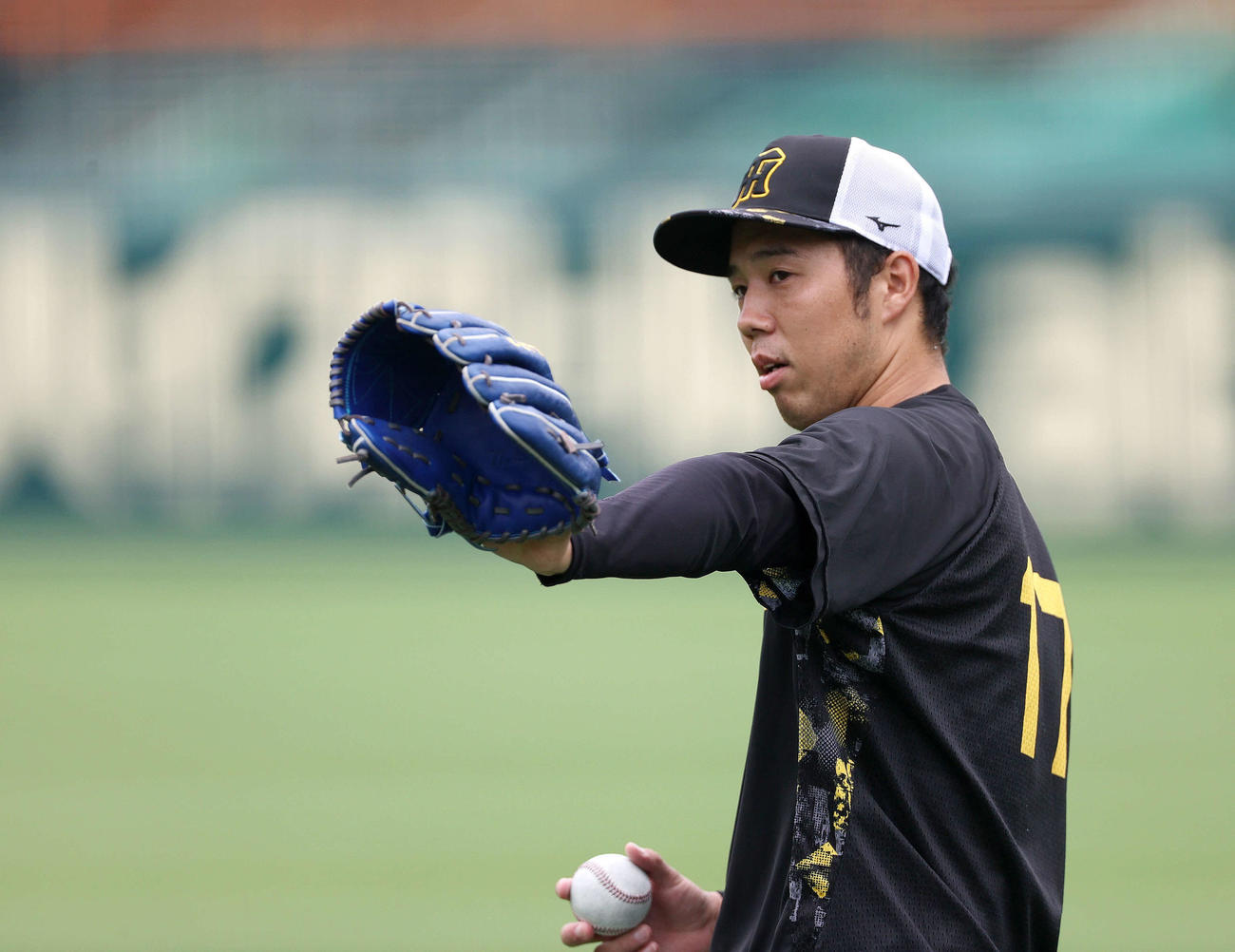 投手指名練習で汗を流す阪神青柳（撮影・上山淳一）