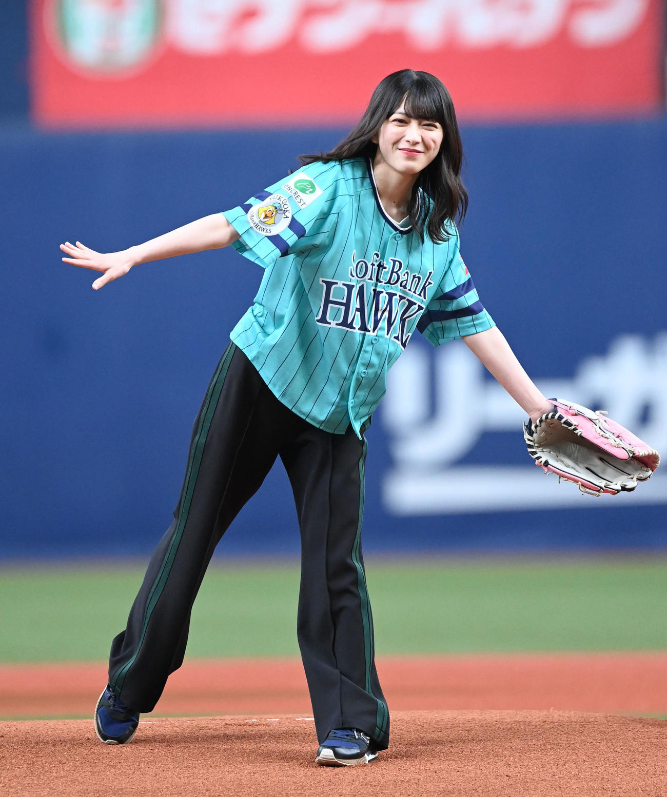 ソフトバンク対西武　始球式を務める櫻坂46の森田ひかる（撮影・和賀正仁）