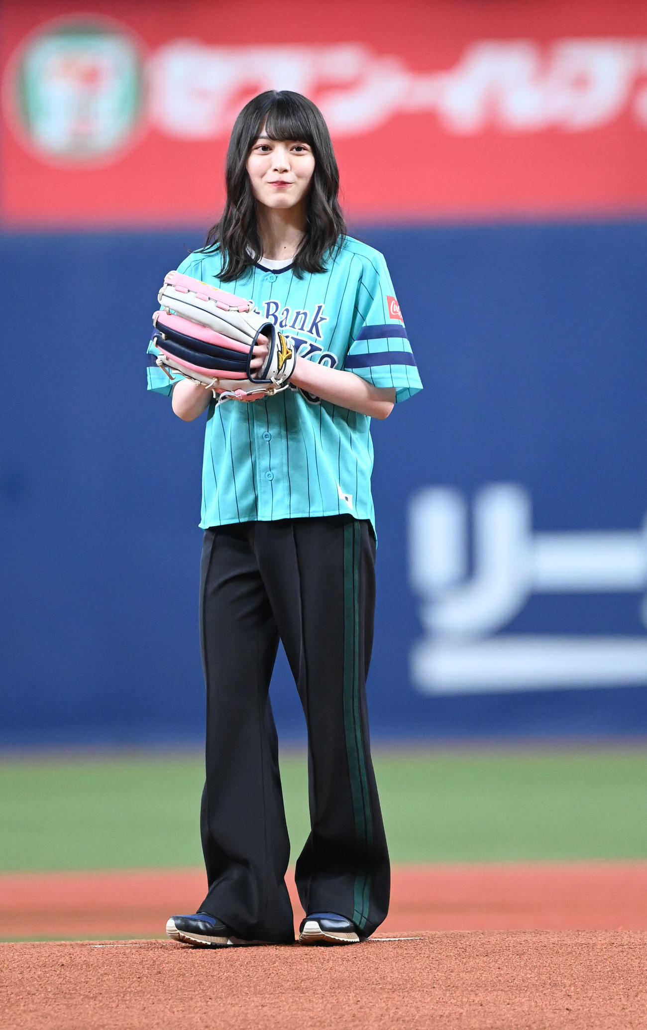 ソフトバンク対西武　始球式を務める櫻坂46の森田ひかる（撮影・和賀正仁）