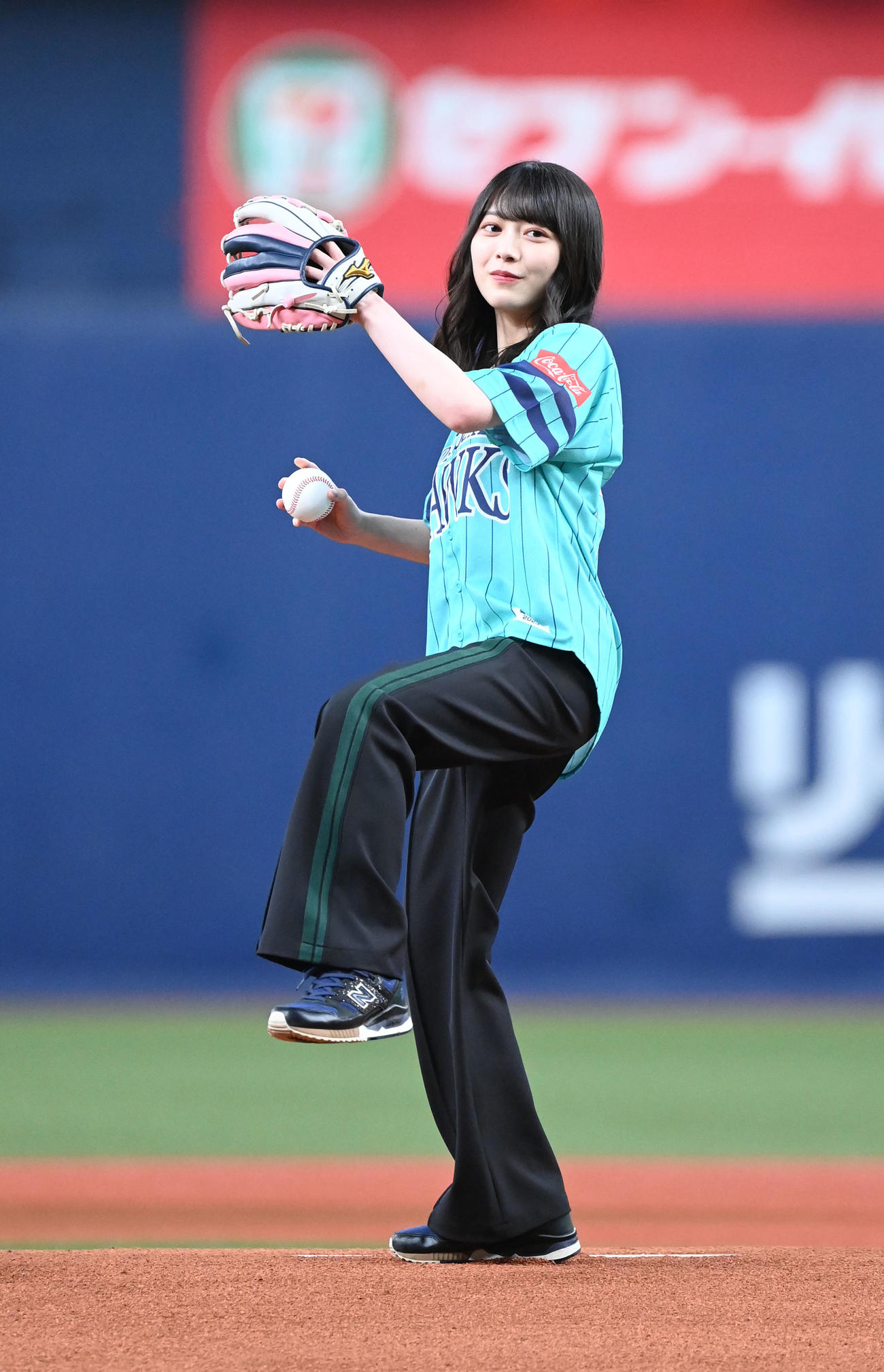 ソフトバンク対西武　始球式を務める櫻坂46の森田ひかる（撮影・和賀正仁）