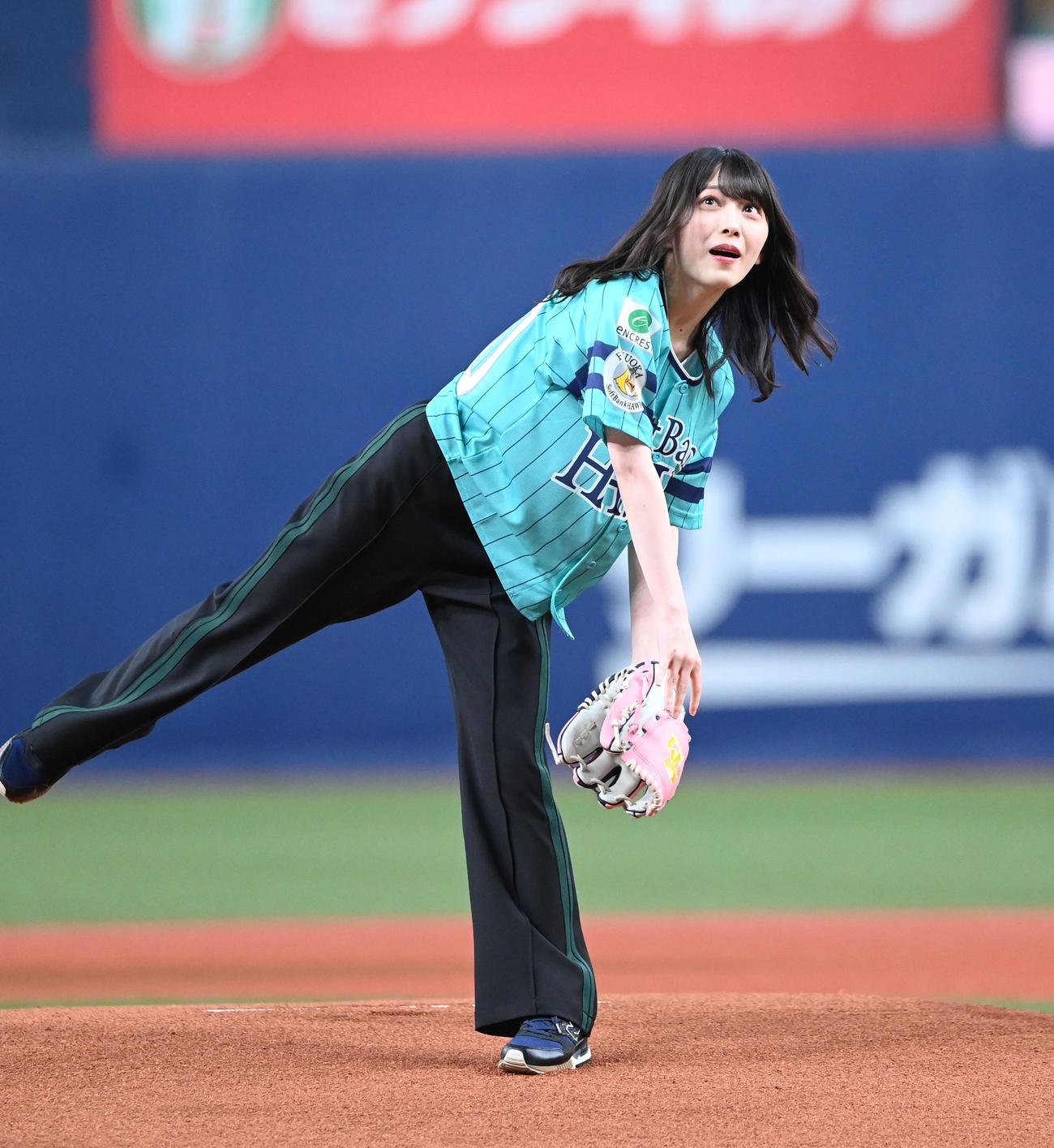 ソフトバンク対西武　始球式を務める櫻坂46の森田ひかる（撮影・和賀正仁）