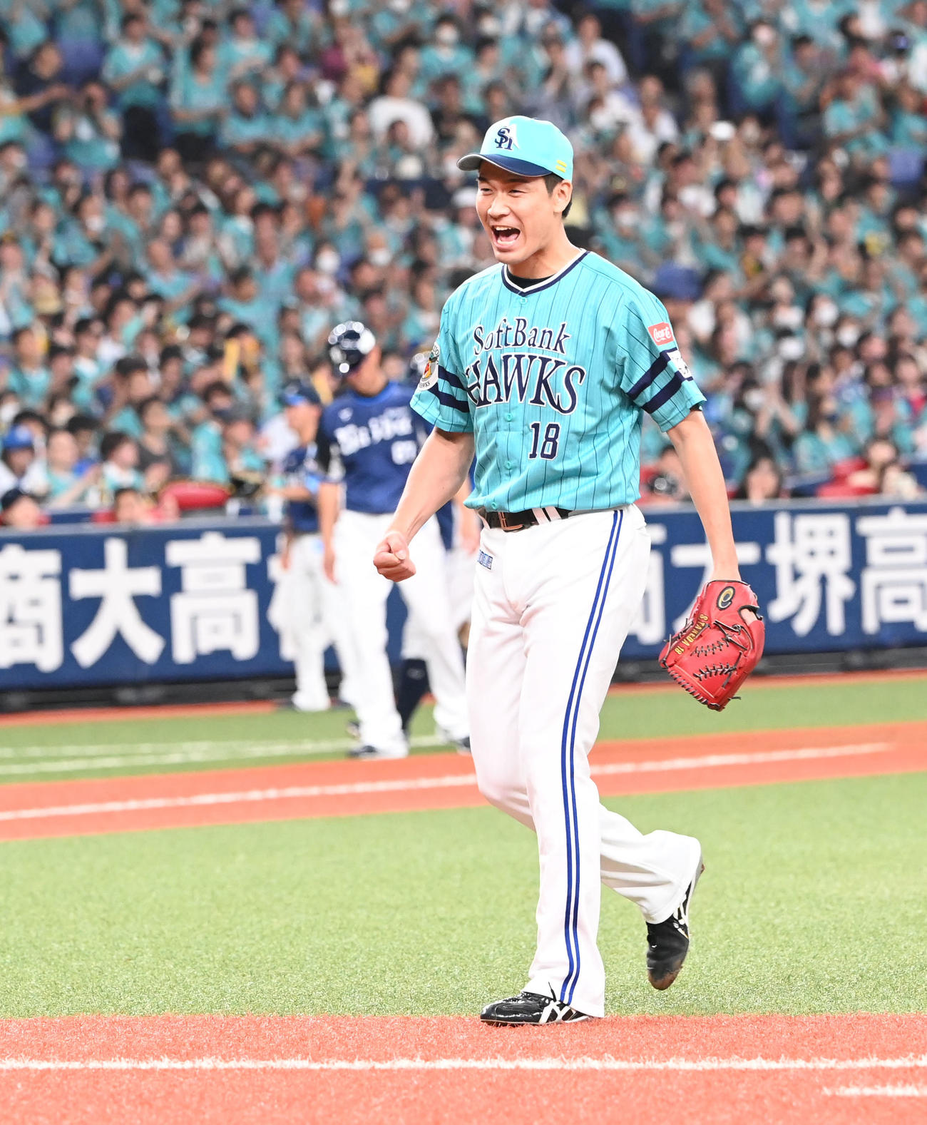 ソフトバンク対西武　5回表西武1死満塁、岸を遊ゴロ併殺に打ち取り声をあげる武田（撮影・和賀正仁）