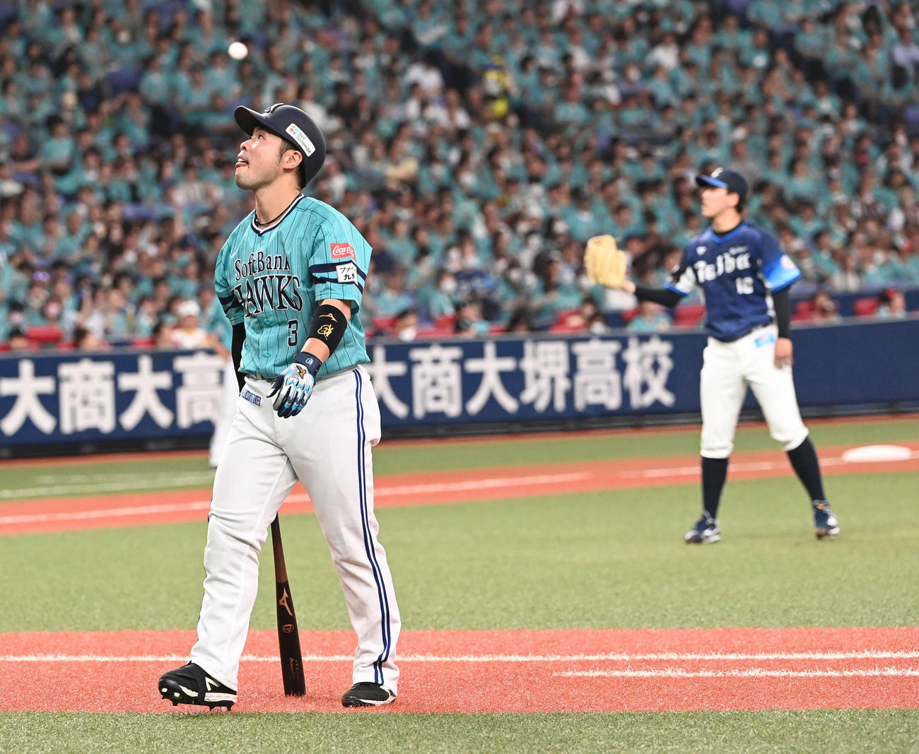 ソフトバンク対西武　7回裏ソフトバンク無死、二直に倒れた近藤（撮影・和賀正仁）