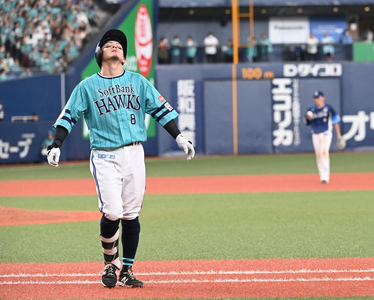 ソフトバンク対西武　9回裏ソフトバンク2死一、三塁、遊直に倒れた牧原大（撮影・和賀正仁）