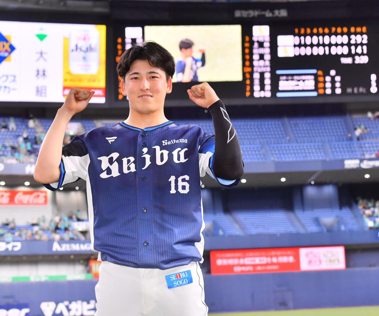 ソフトバンク対西武　7回1失点で勝利投手となりガッツポーズする西武隅田（撮影・和賀正仁）