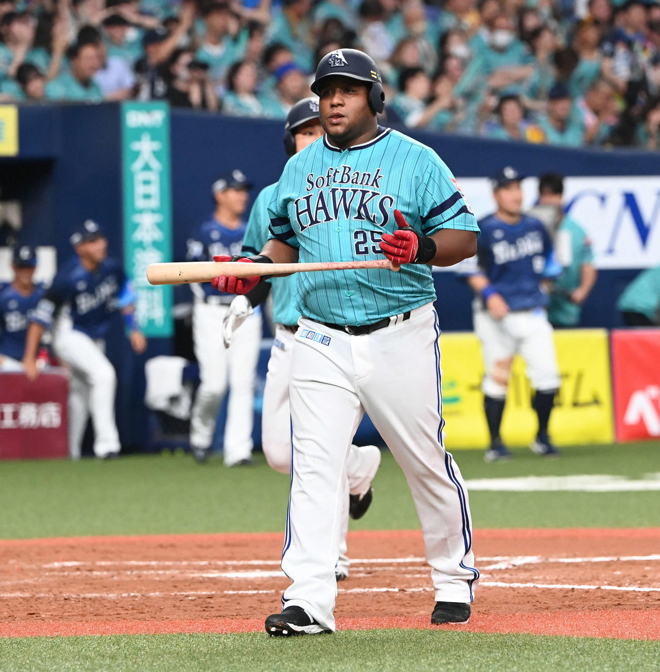 ソフトバンク対西武　9回裏ソフトバンク2死一、三塁、二直に倒れたデスパイネ（撮影・和賀正仁）