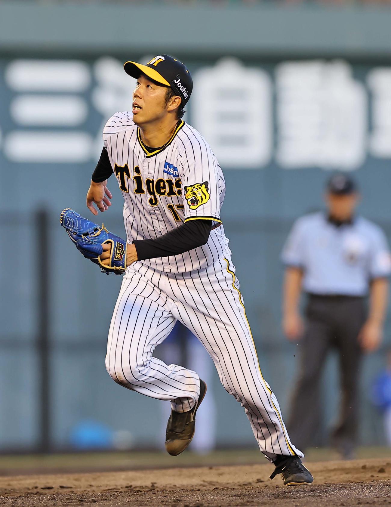 阪神対DeNA 3回表DeNA2死、笠原を投ゴロに打ち取る青柳（撮影・上田博志）