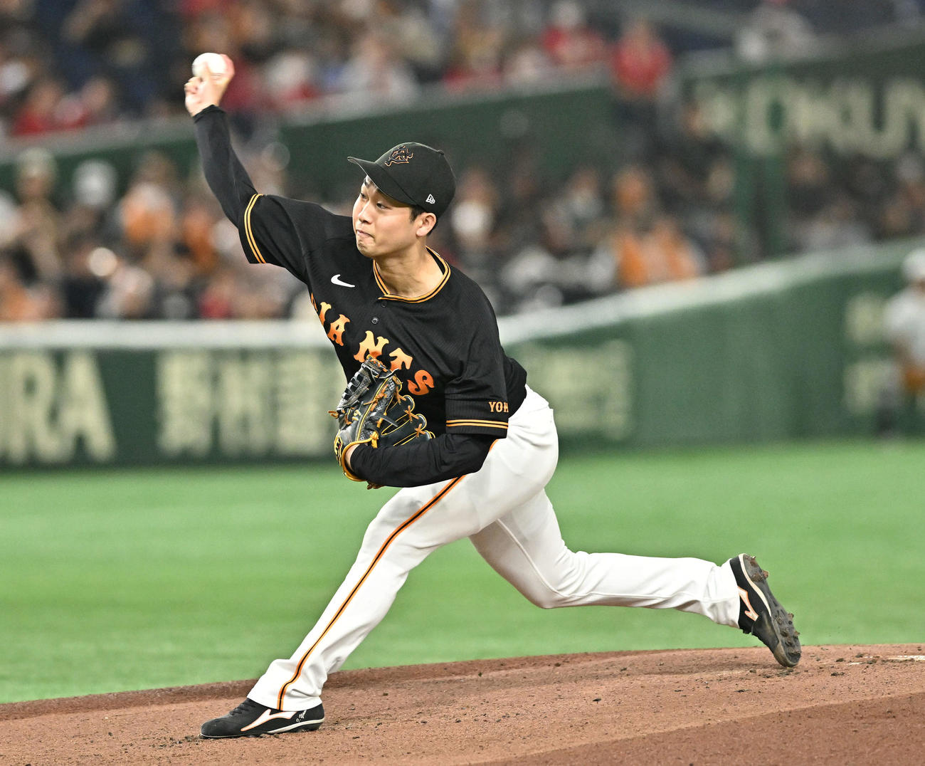 巨人対広島　巨人先発の山崎伊（撮影・滝沢徹郎）