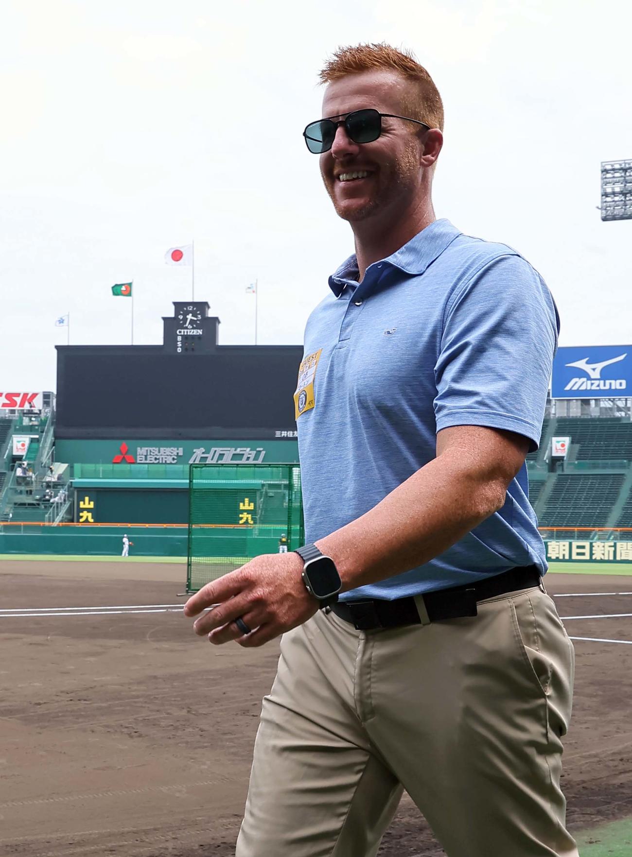 阪神対DeNA　甲子園球場を訪れた阪神タイガースOBのマートン氏（撮影・上田博志）